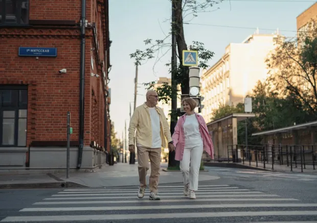 Doing physical activity with a spouse, partner, or partner will make fitness more fun and make you want to do it more often, whether it's taking a class, lifting weights, or walking. (Photo courtesy of Pixel)