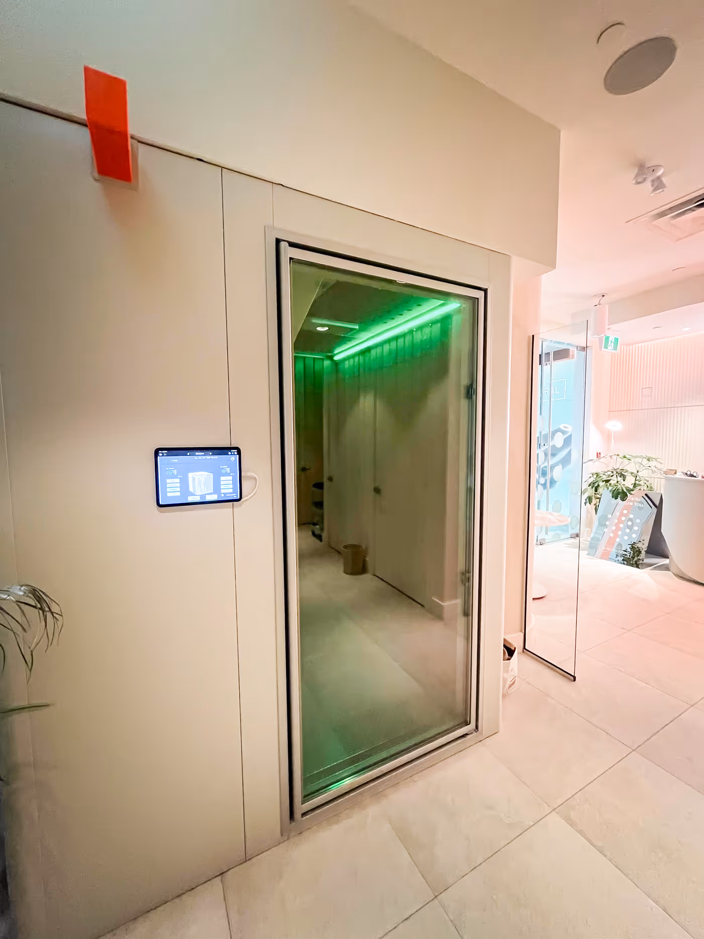 Supernatural cryotherapy chamber