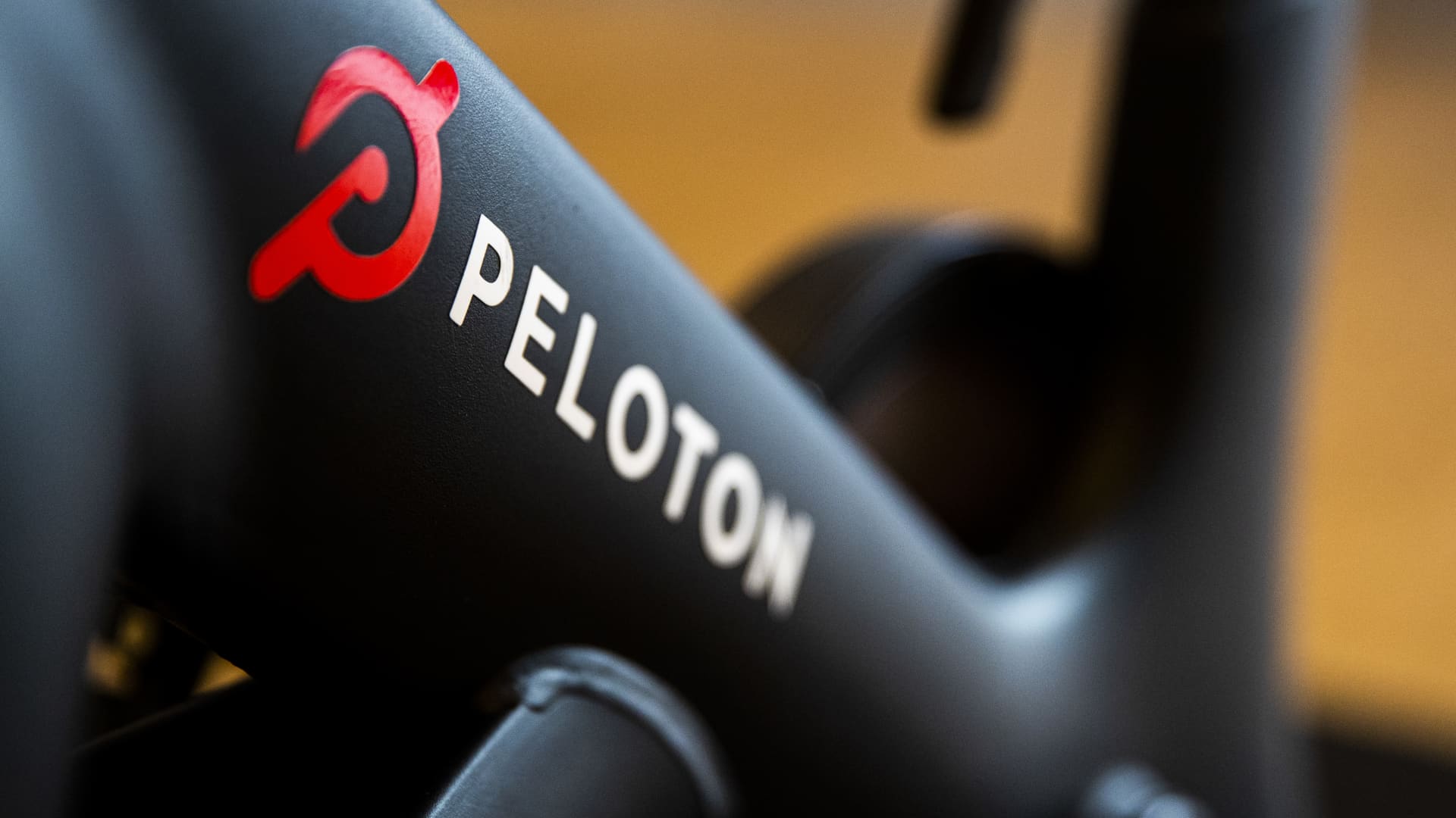 Peloton launches bikes and treadmills for gyms, ramps up business strategy
